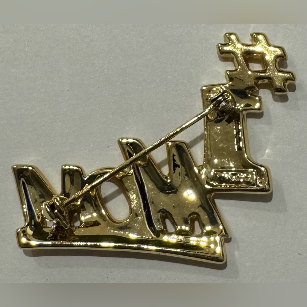 #1 Mom Pin - Picture 2 of 2